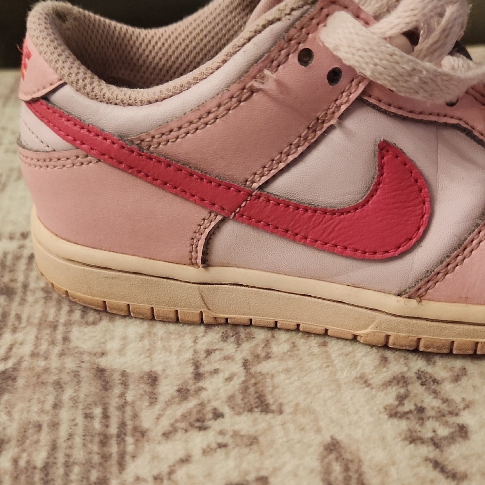 Nike Kids Sneakers in Pink and White - Picture 2 of 7